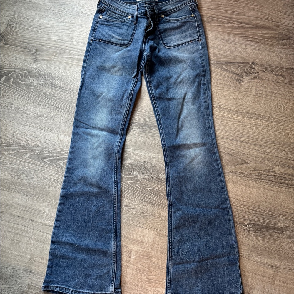 Classic Blue Women's Jeans Levi’s Demi Curve Jeans – Medium Wash, Size 3